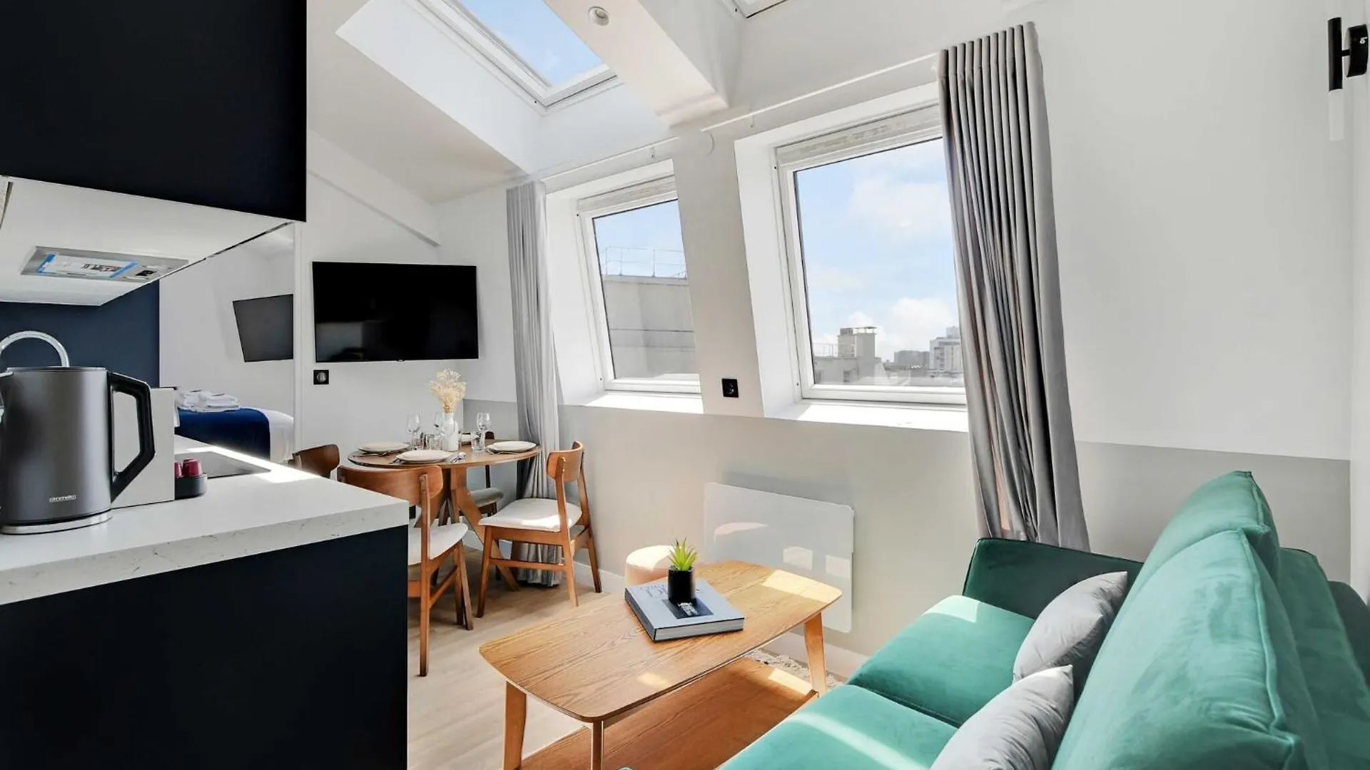 Intimate Apartment - 1Br 4P - Ste Marguerite Paris France